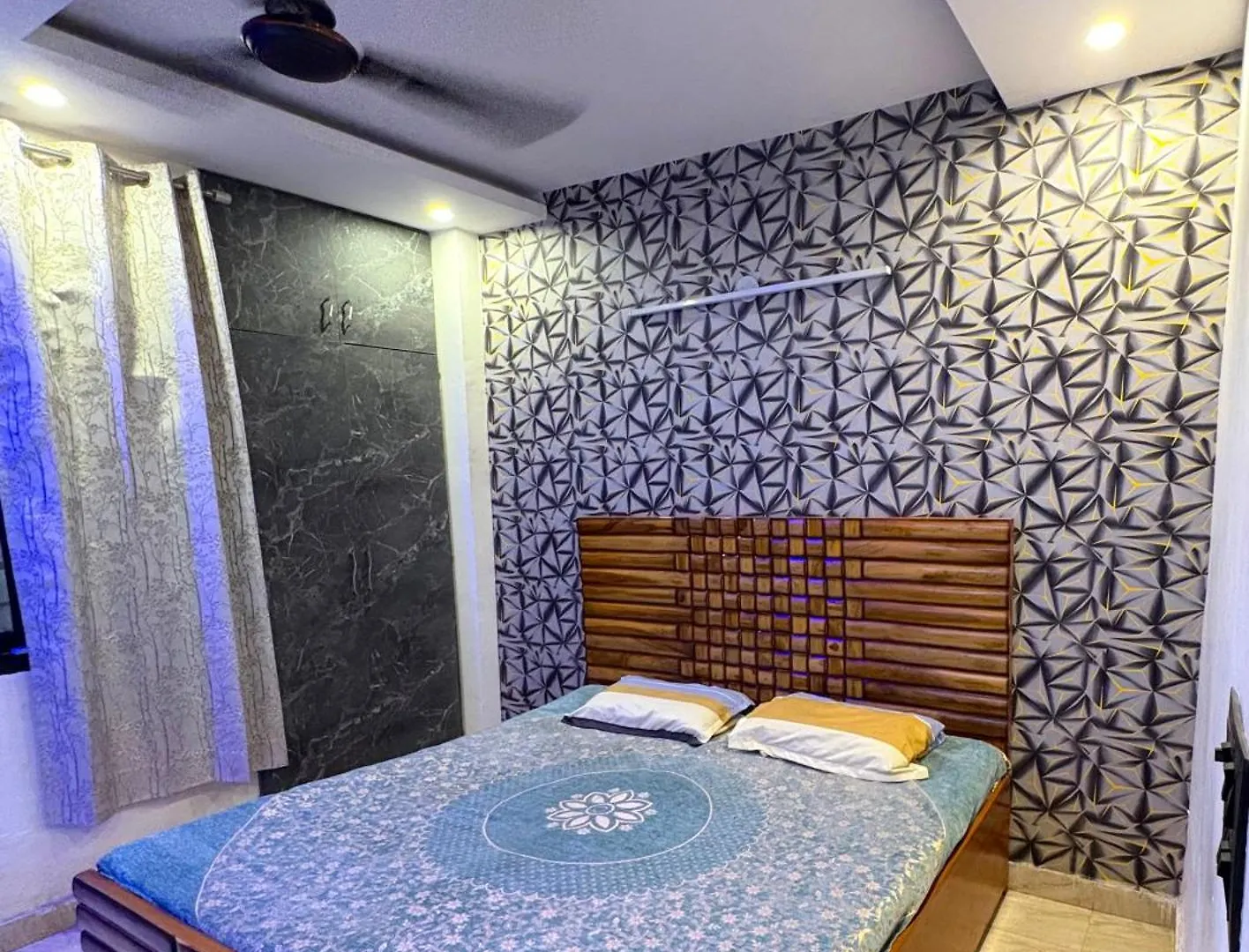 Private Room In New Delhi Couple Friendly
